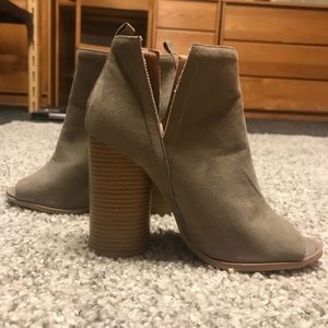 LIGHT GRAY OPEN TOE HEELS CHARLOTTE RUSSE